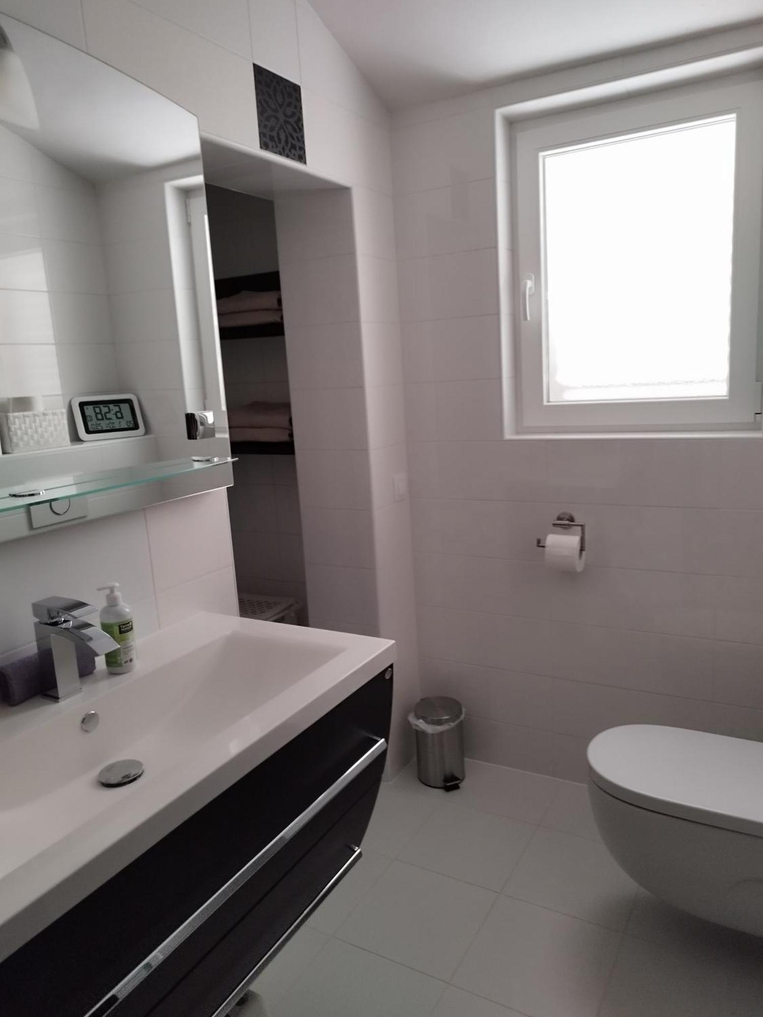 Ferienwohnung Am Sandstrand Omiš Zewnętrze zdjęcie